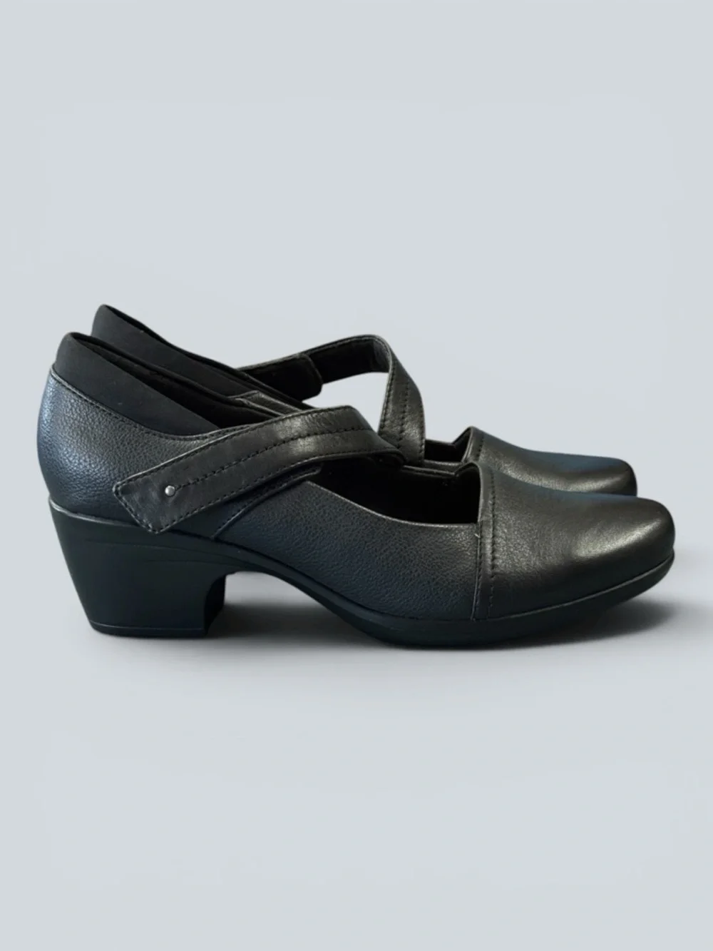 Clarks’s Classic Black Emily Pearl pump heels Sz 9.5